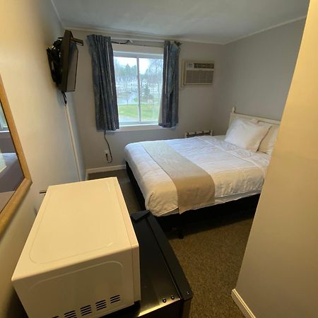 Winnisquam Lake Inn Тилтон Экстерьер фото