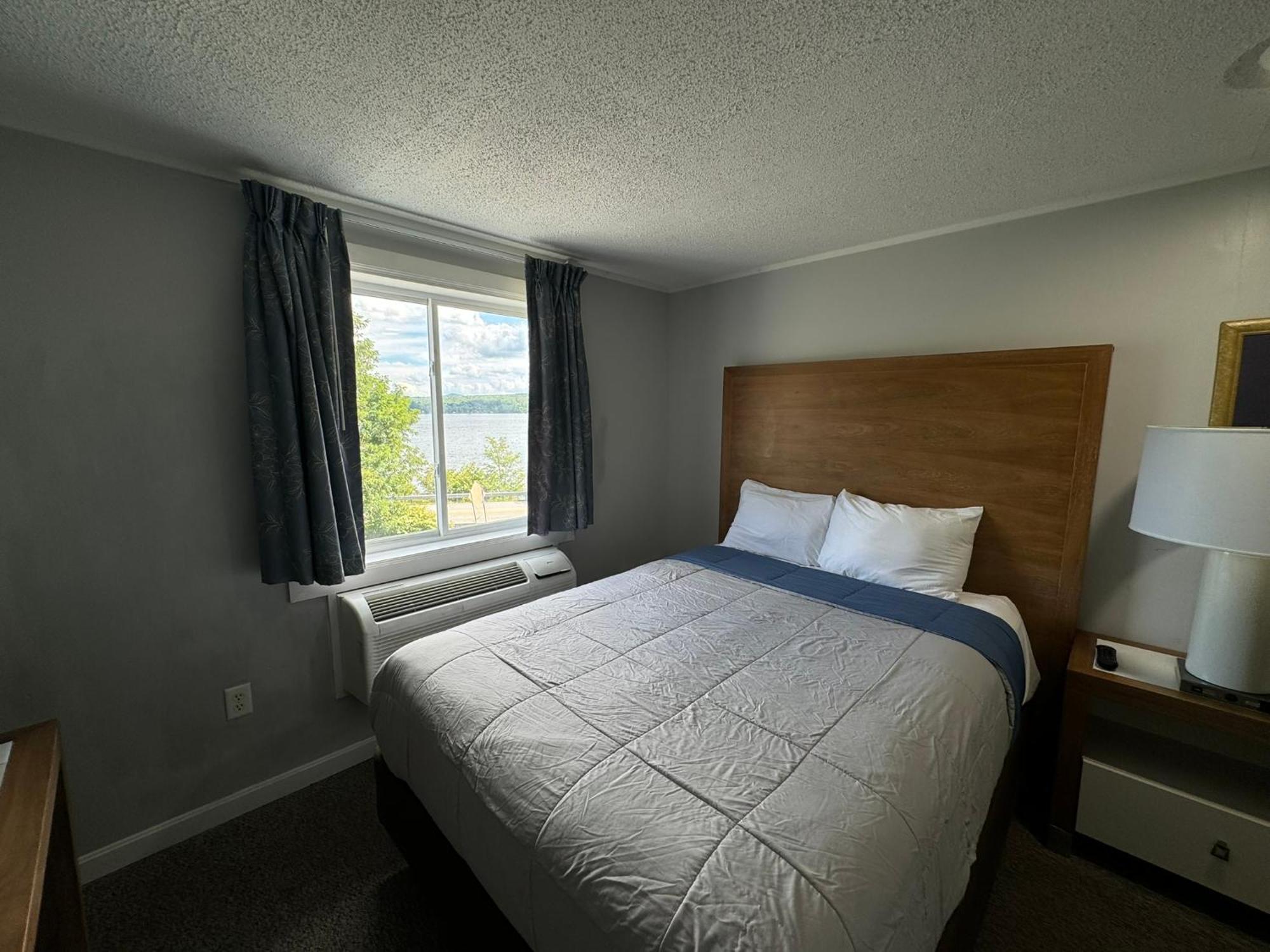 Winnisquam Lake Inn Тилтон Экстерьер фото