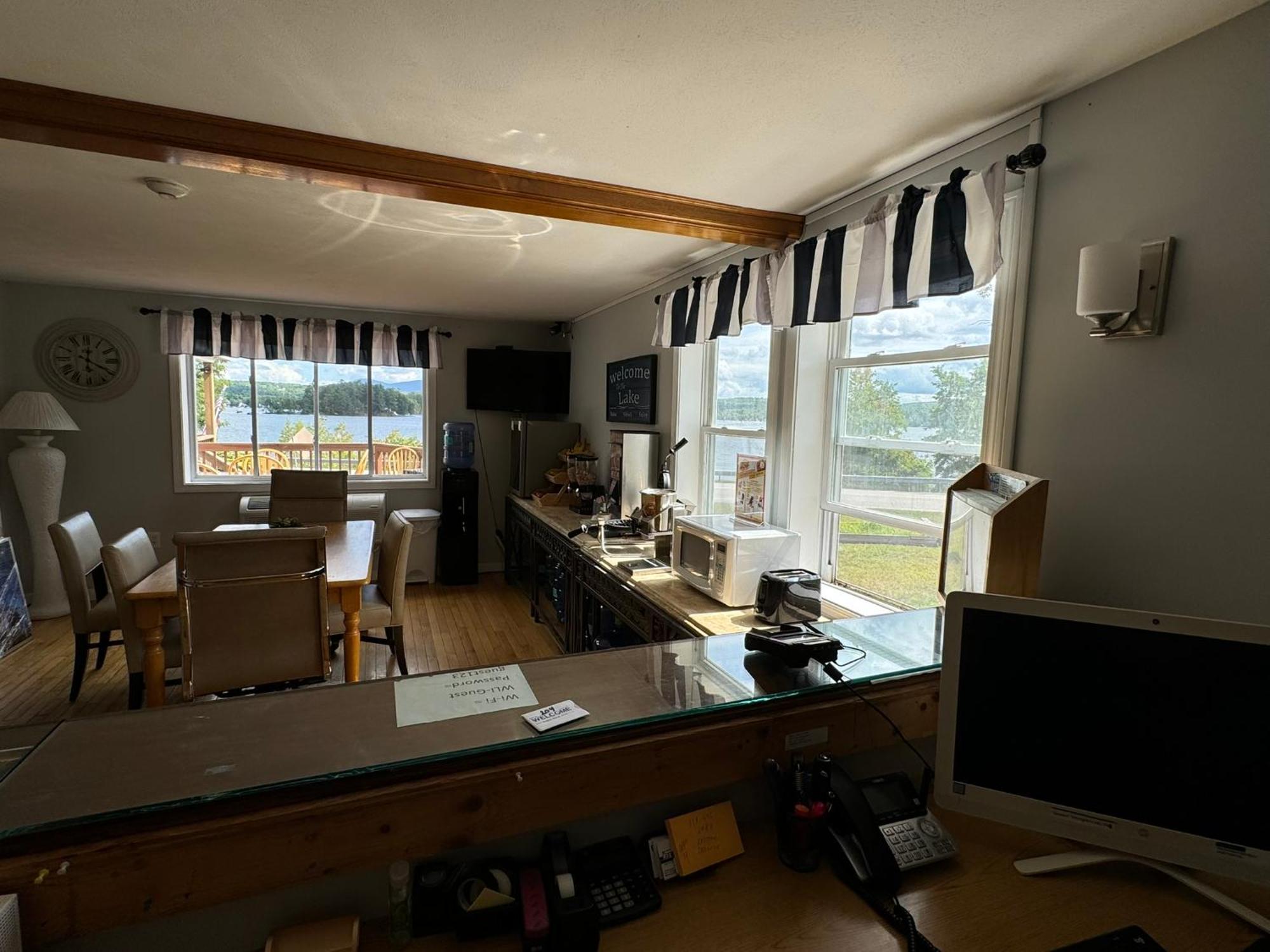 Winnisquam Lake Inn Тилтон Экстерьер фото