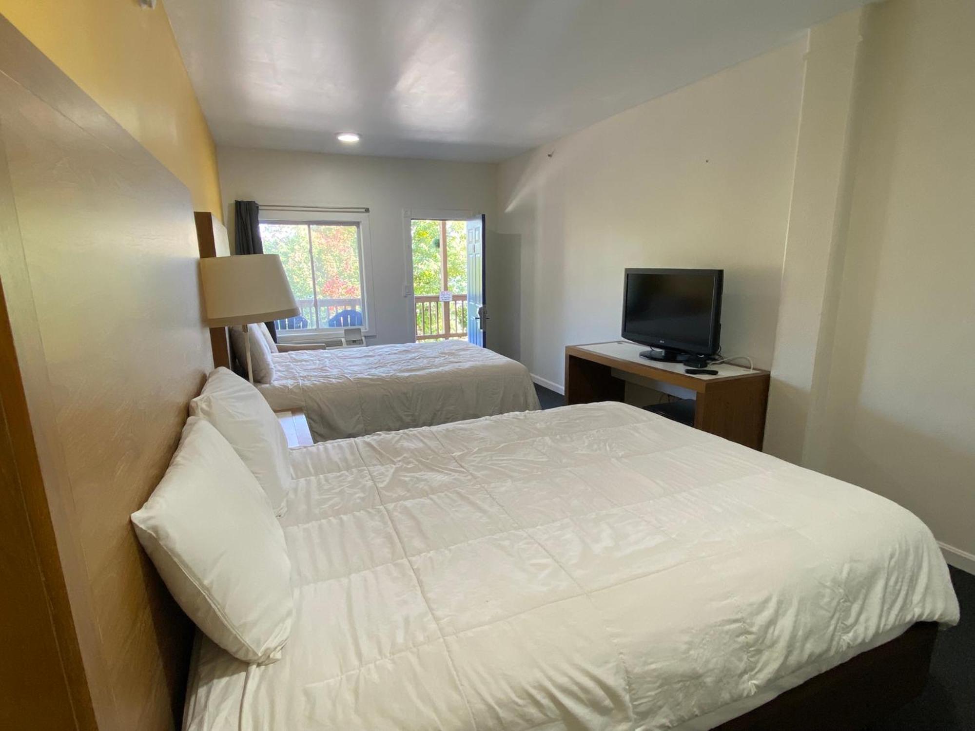 Winnisquam Lake Inn Тилтон Экстерьер фото